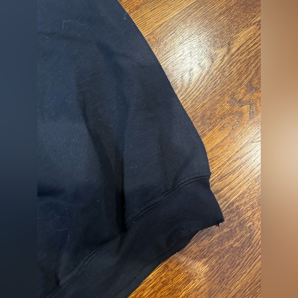 Livy Lu QUEEN crewneck - Picture 4 of 5